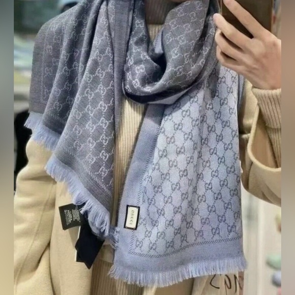 GUCCI REVERSIBLE SCARF. NWT - Picture 2 of 13